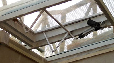 國內(nèi)電動(dòng)開窗器與手動(dòng)開窗器的區(qū)別？